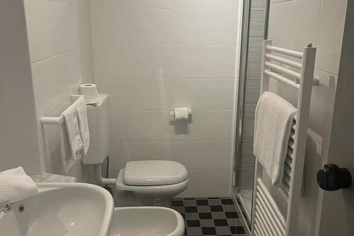 Room 32 of 42