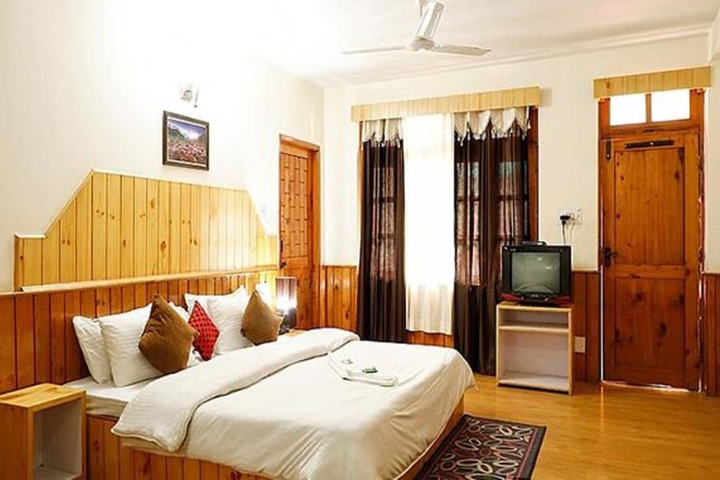 Room 9 of 25