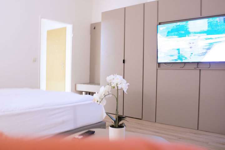 Room 10 of 37