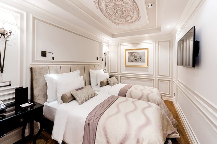 Room 46 of 95