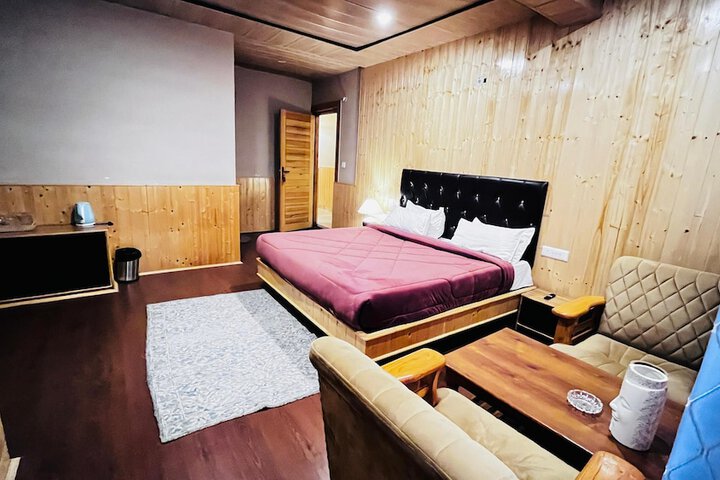 Room 4 of 47