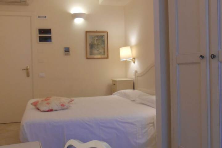 Room 12 of 40