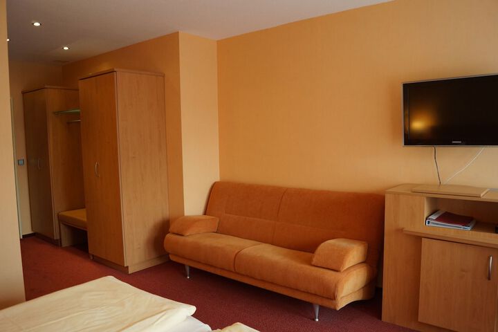 Room 9 of 27