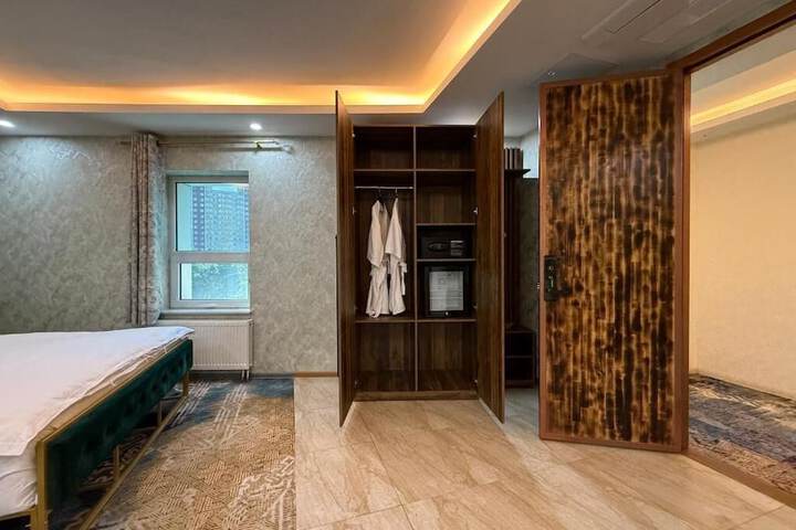 Room 11 of 22