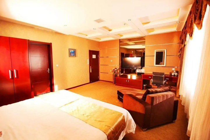 Room 5 of 11