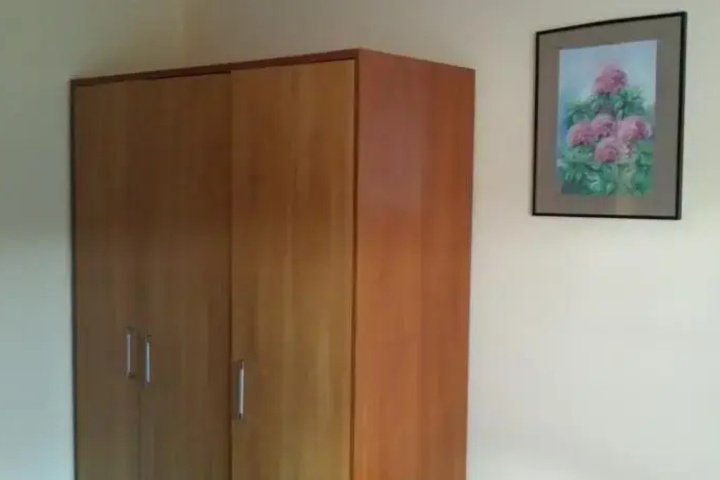 Room 6 of 9