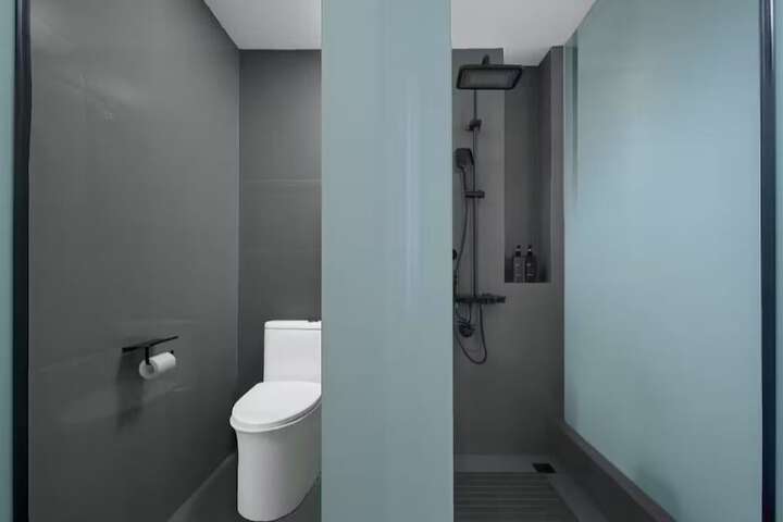 Room 8 of 27