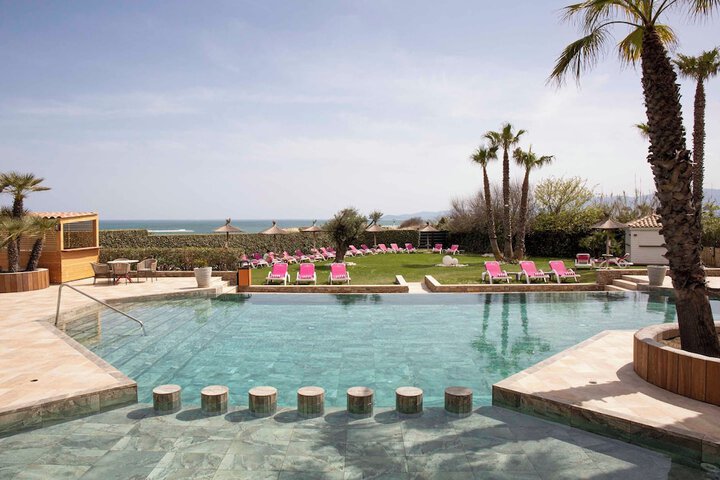 Hotel with Pool