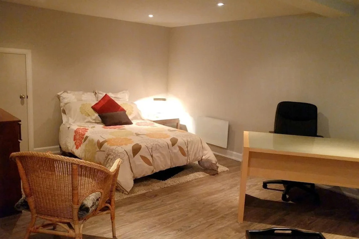 Room 5 of 14