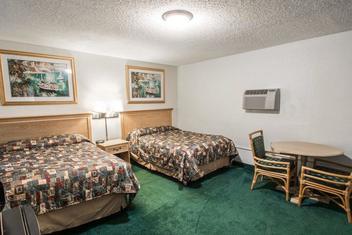 2 Double Beds (8 of 8)