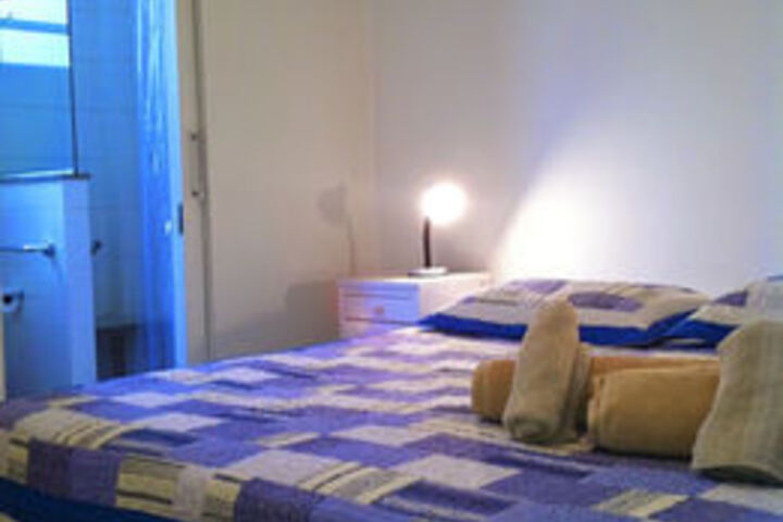 Room 10 of 18