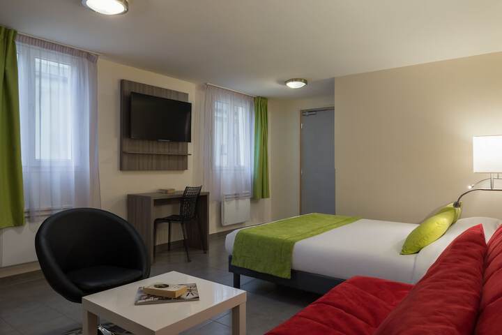 Room 13 of 31