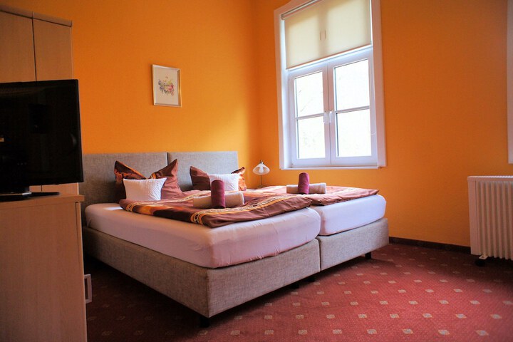 Room 4 of 10