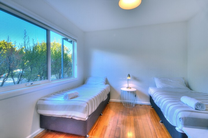 Room 4 of 18
