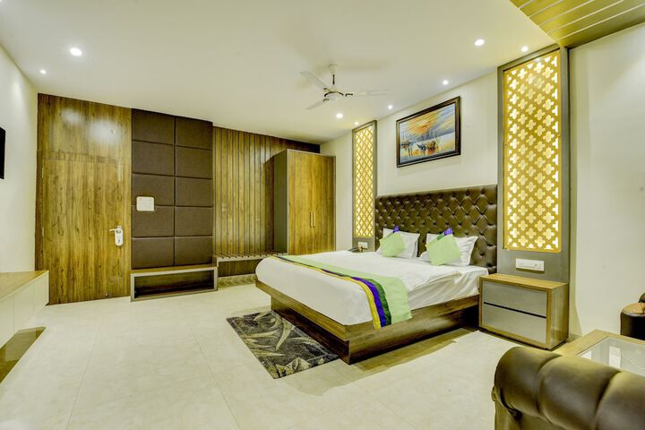Room 14 of 53