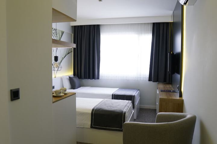 Room 14 of 27