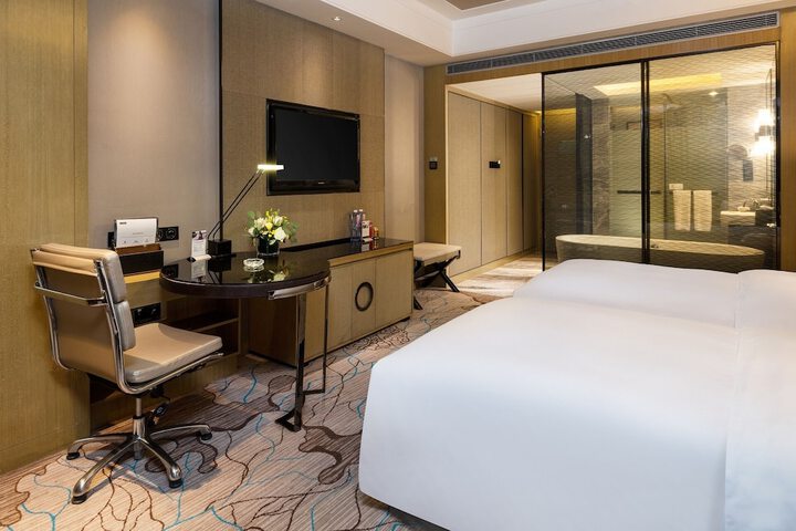 Room 15 of 37