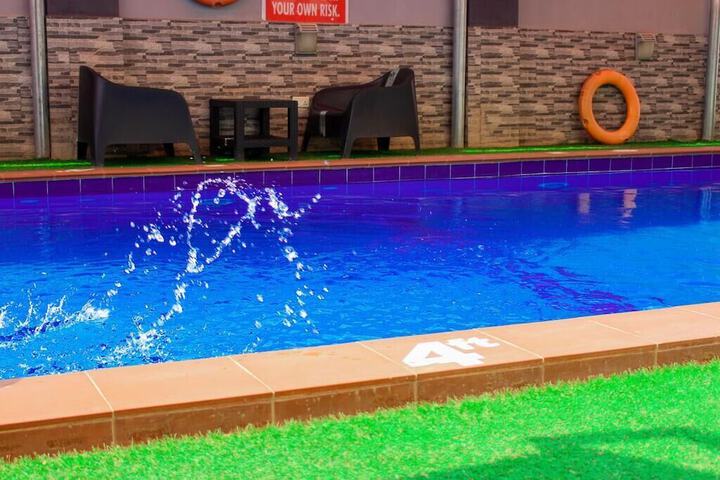 Pool 7 of 10