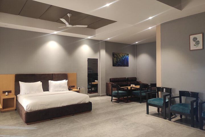 Room 5 of 66