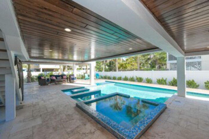 Pool 16 of 25
