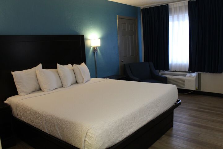 1 King Bed (12 of 20)