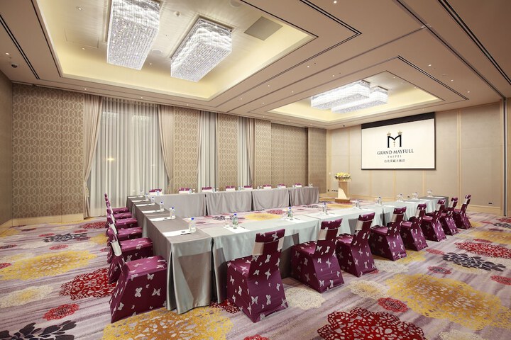 Ballroom/Hall 59 of 66