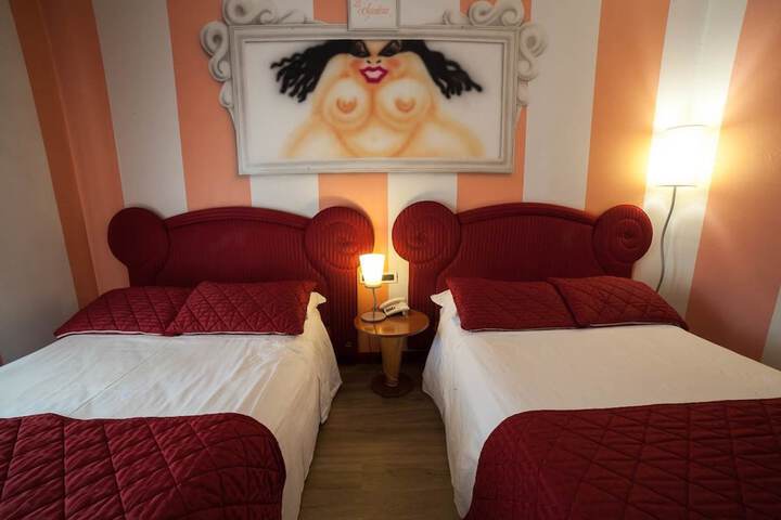 Room 8 of 34