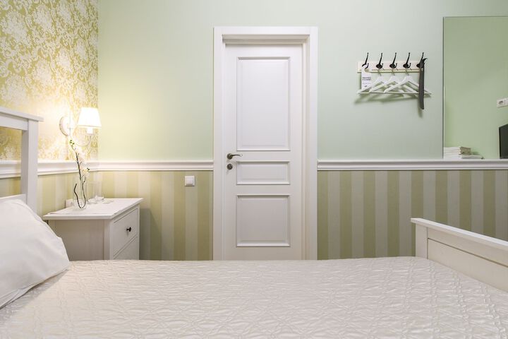 Room 16 of 40