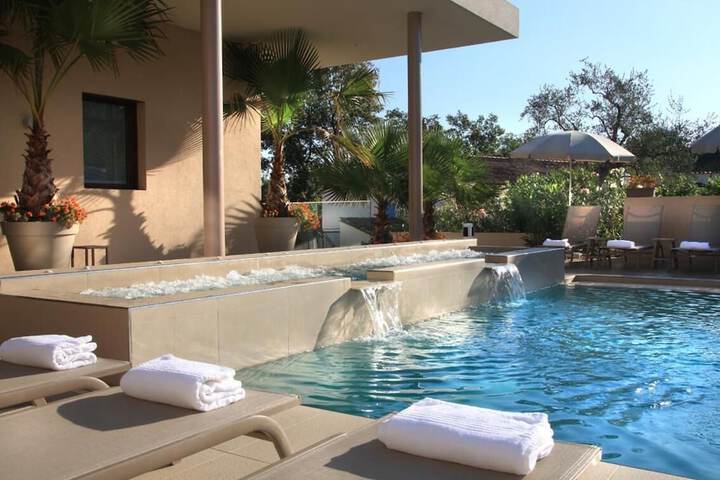 Pool 33 of 51