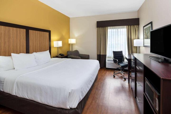 1 King Bed (1 of 8)