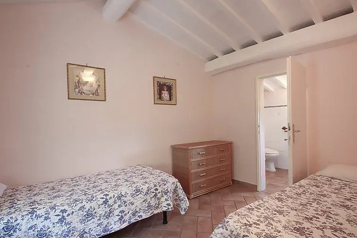 Room 5 of 15