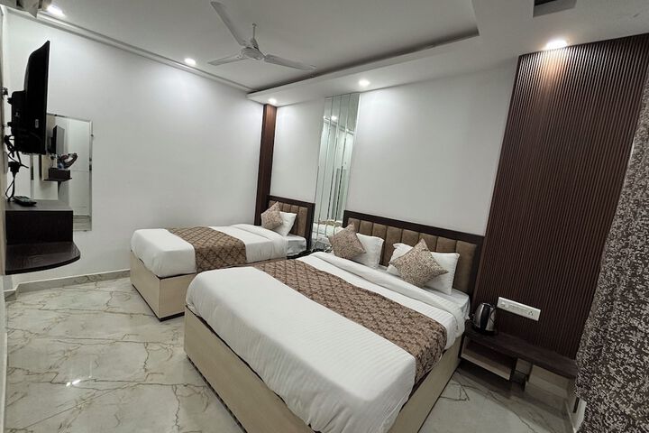 Room 9 of 20