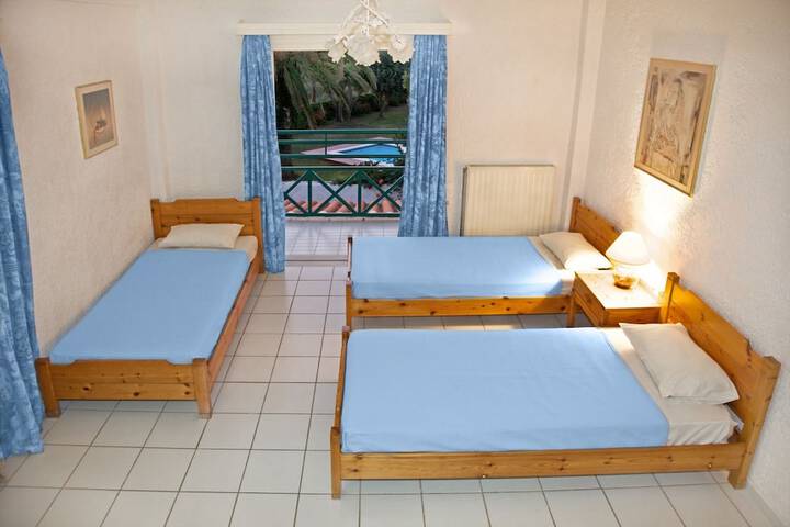 Room 4 of 65
