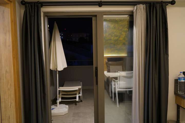 Room 3 of 93