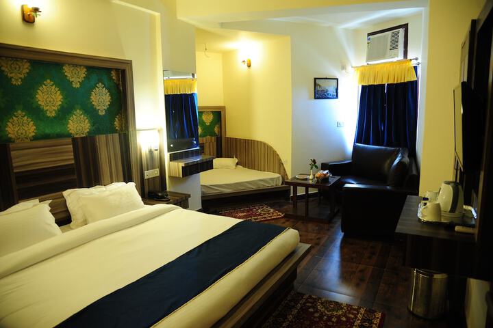 Room 14 of 76