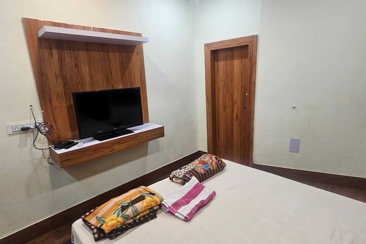 Room 12 of 25