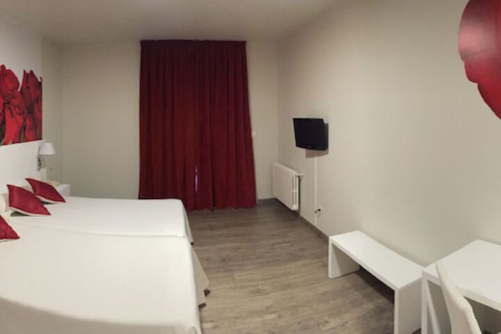 Room 11 of 25