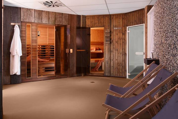Room 27 of 40