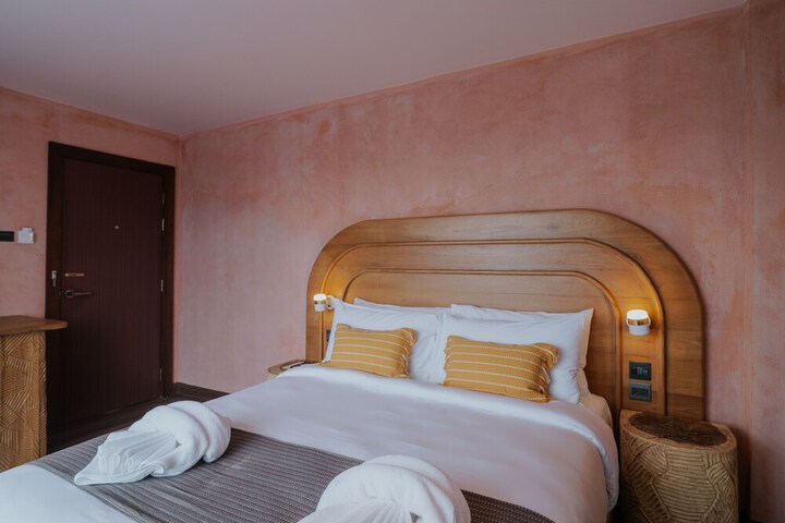 Room 28 of 68