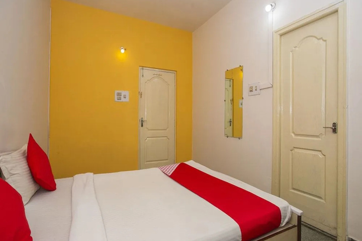 Room 6 of 12