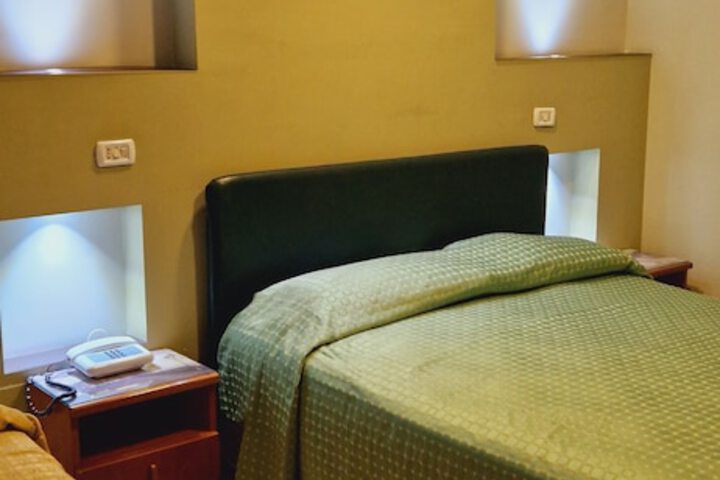Room 10 of 22