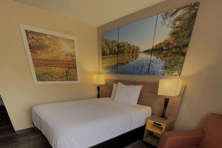 Double Accessible Queen Size Bed (3 of 3)