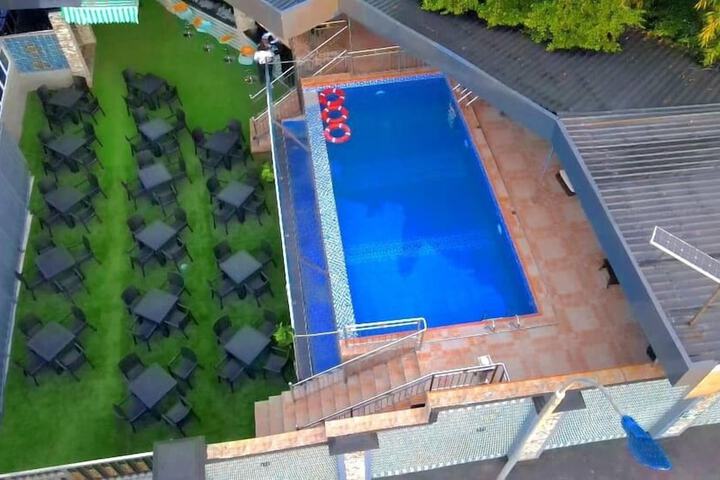 Pool 25 of 36