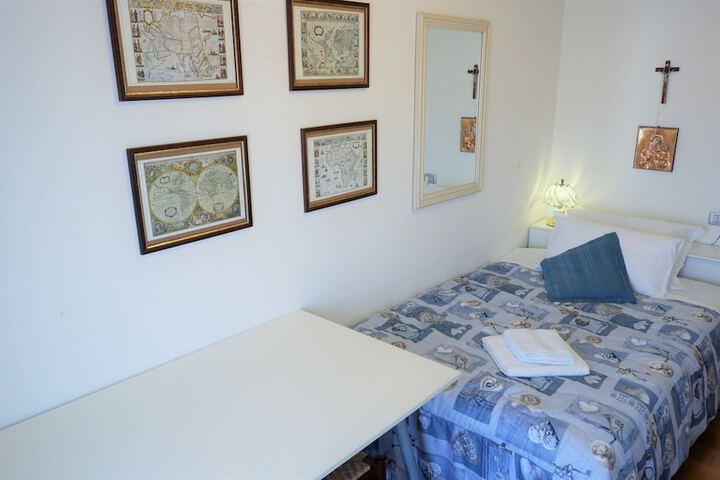 Room 8 of 43