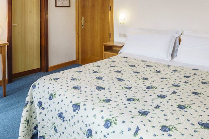 Room 2 of 16