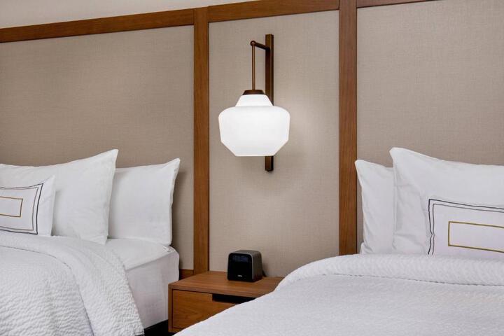 2 Queen Beds (3 of 4)