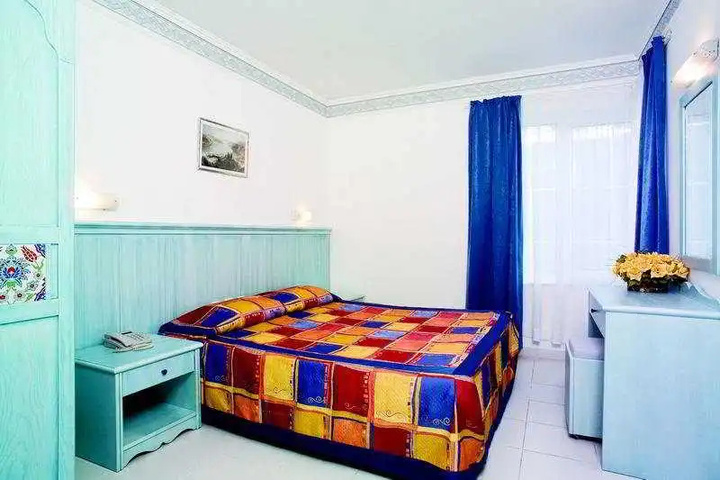 Room 2 of 9