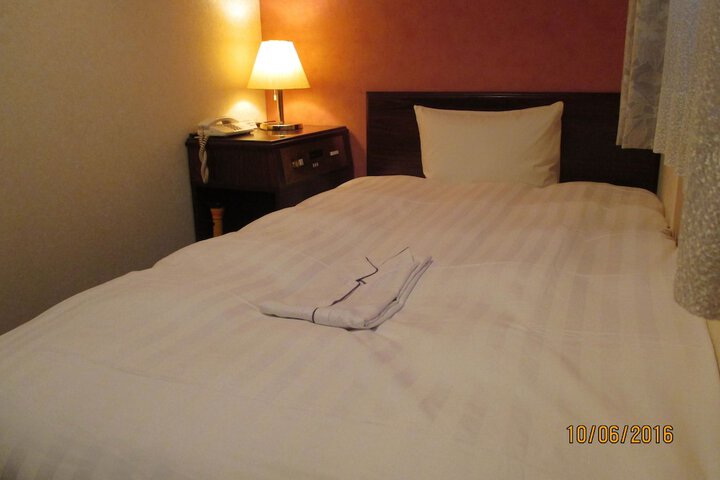 Room 11 of 33