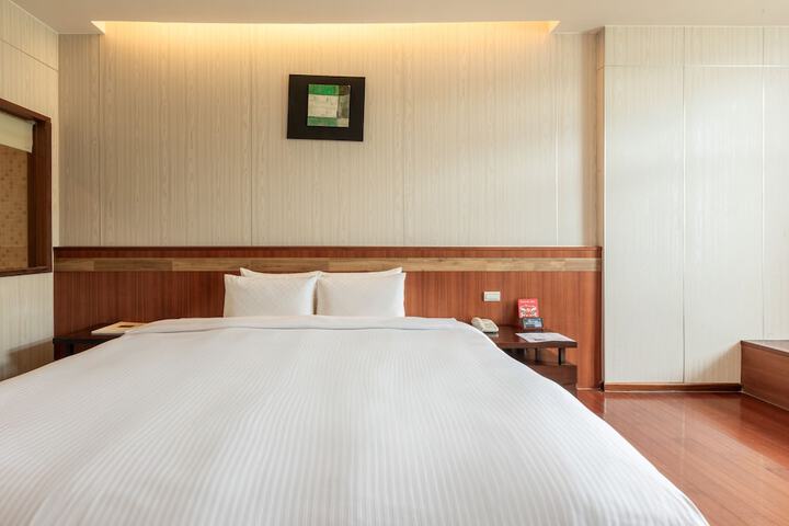 Room 3 of 70