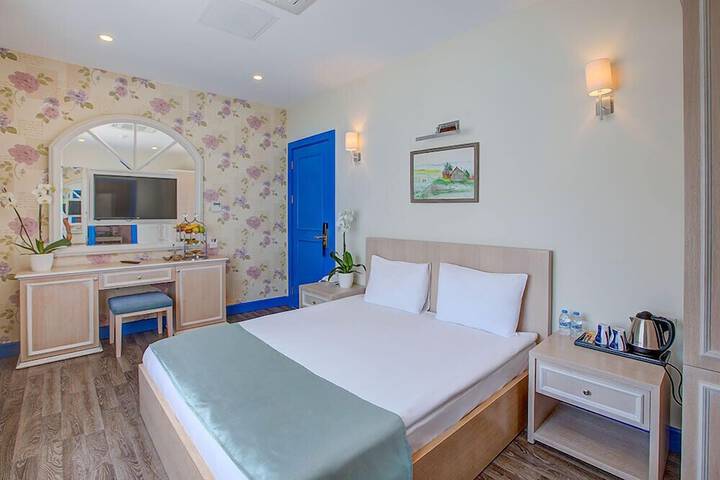 Room 3 of 20